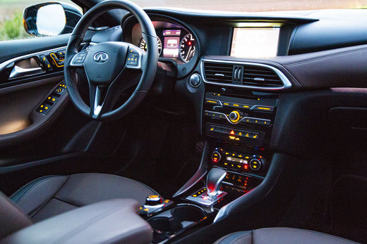 אינפיניטי QX30